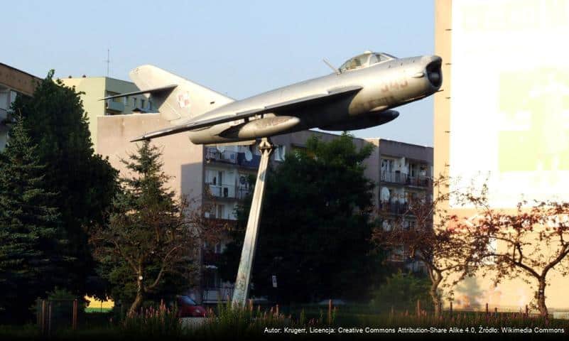 Pomnik lotniczy MiG-17PF w Ostrowcu Świętokrzyskim